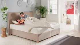 Boxspringbett mit Paar